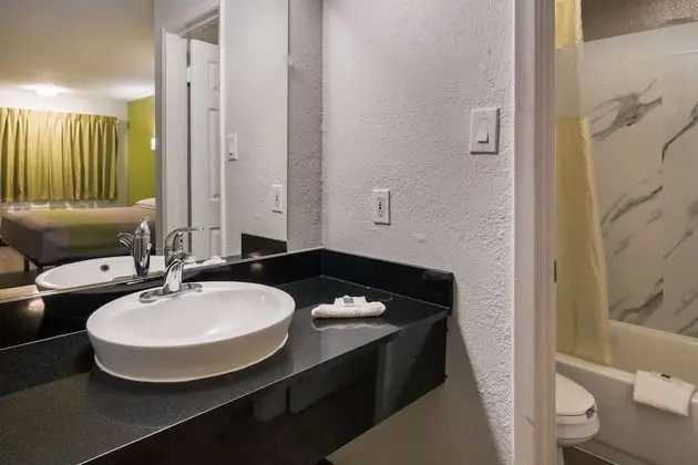 Deluxe Oda, 2 Çift Kişilik Yatak, Sigara İçilebilir, Buzdolabı ve Mikrodalga