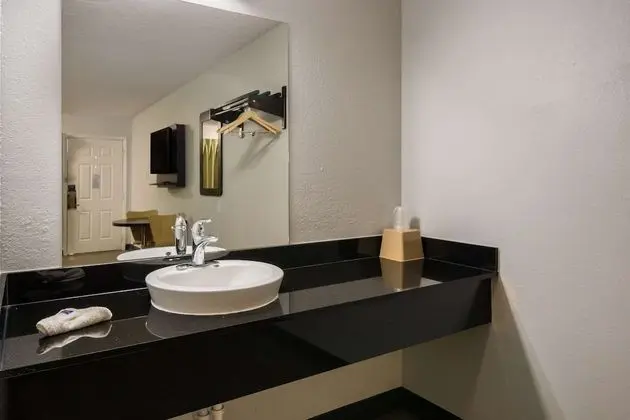 Deluxe Oda, 2 Çift Kişilik Yatak, Sigara İçilmez, Buzdolabı ve Mikrodalga