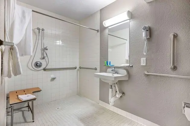 Engellilere uygun banyo