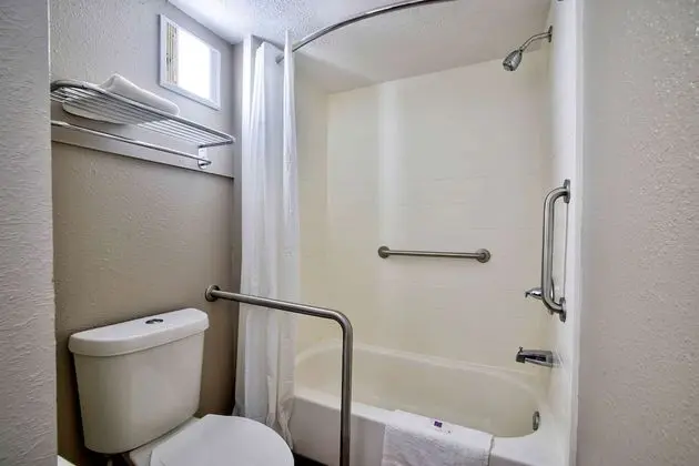 Engellilere uygun banyo
