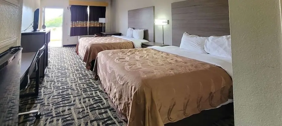 Standard Oda, 2 Büyük (Queen) Boy Yatak, Sigara İçilebilir, Mikrodalga
