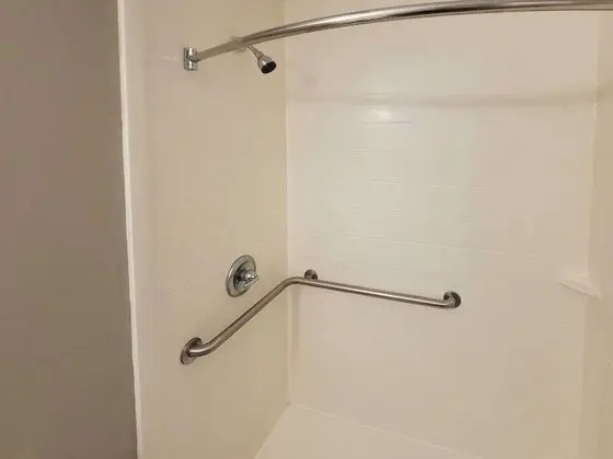 Engellilere uygun banyo