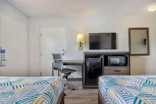 Deluxe Oda, 2 Çift Kişilik Yatak, Sigara İçilmez, Buzdolabı ve Mikrodalga