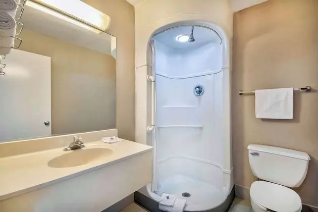 Deluxe Oda, 2 Çift Kişilik Yatak, Sigara İçilmez, Buzdolabı ve Mikrodalga