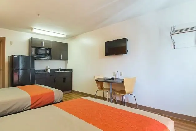 Deluxe Oda, 2 Çift Kişilik Yatak, Sigara İçilebilir, Buzdolabı ve Mikrodalga