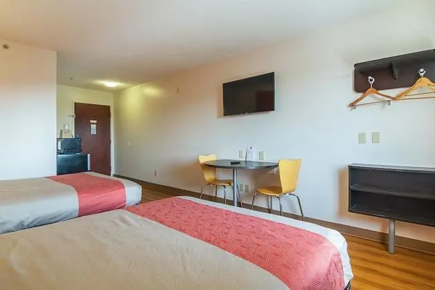 Deluxe Oda, 2 Çift Kişilik Yatak, Sigara İçilebilir, Buzdolabı ve Mikrodalga