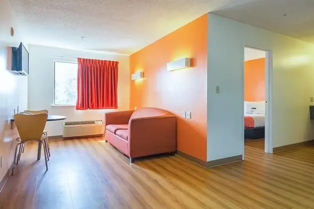 Deluxe Oda, 2 Çift Kişilik Yatak, Sigara İçilebilir, Buzdolabı ve Mikrodalga