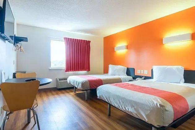 Deluxe Oda, 2 Çift Kişilik Yatak, Sigara İçilebilir, Buzdolabı ve Mikrodalga