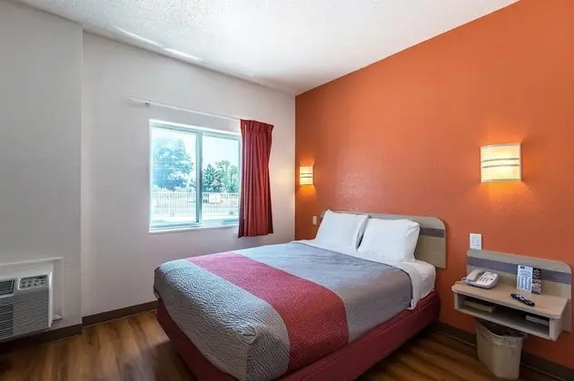 Deluxe Oda, 1 Büyük (Queen) Boy Yatak, Sigara İçilmez, Buzdolabı ve Mikrodalga