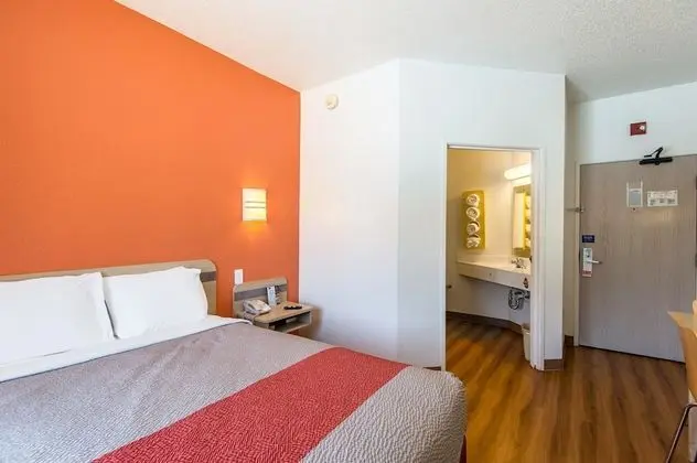 Deluxe Oda, 1 Büyük (Queen) Boy Yatak, Sigara İçilmez, Buzdolabı ve Mikrodalga