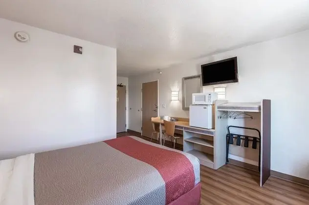 Deluxe Oda, 1 Büyük (Queen) Boy Yatak, Sigara İçilmez, Buzdolabı ve Mikrodalga