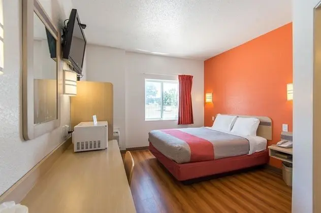 Deluxe Oda, 1 Büyük (Queen) Boy Yatak, Sigara İçilmez, Buzdolabı ve Mikrodalga