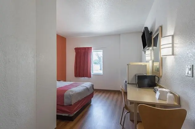 Deluxe Oda, 1 Büyük (Queen) Boy Yatak, Sigara İçilmez, Buzdolabı ve Mikrodalga