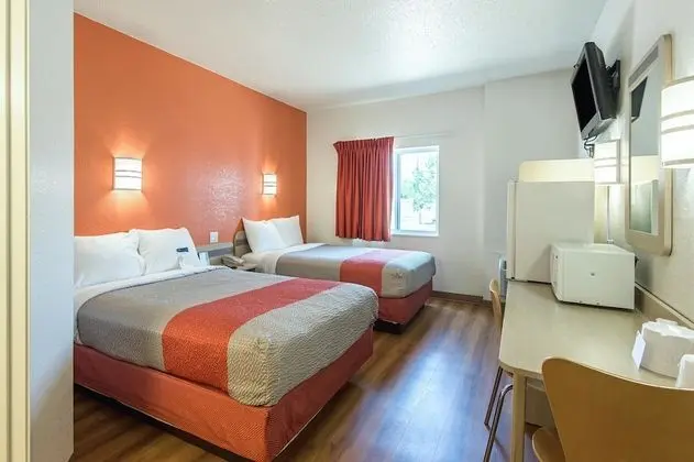 Deluxe Oda, 2 Çift Kişilik Yatak, Sigara İçilmez, Buzdolabı ve Mikrodalga