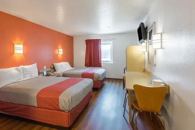 Deluxe Oda, 2 Çift Kişilik Yatak, Sigara İçilmez, Buzdolabı ve Mikrodalga