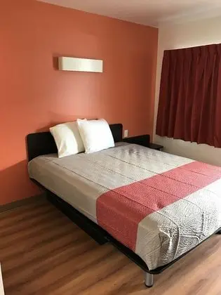Deluxe Oda, 1 Büyük (Queen) Boy Yatak, Sigara İçilmez, Buzdolabı ve Mikrodalga