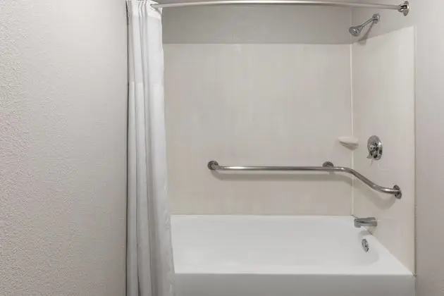 Engellilere uygun banyo