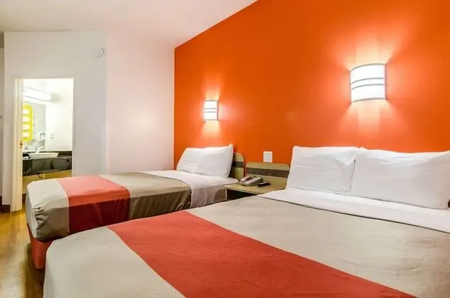 Deluxe Oda, 2 Çift Kişilik Yatak, Sigara İçilmez, Buzdolabı ve Mikrodalga