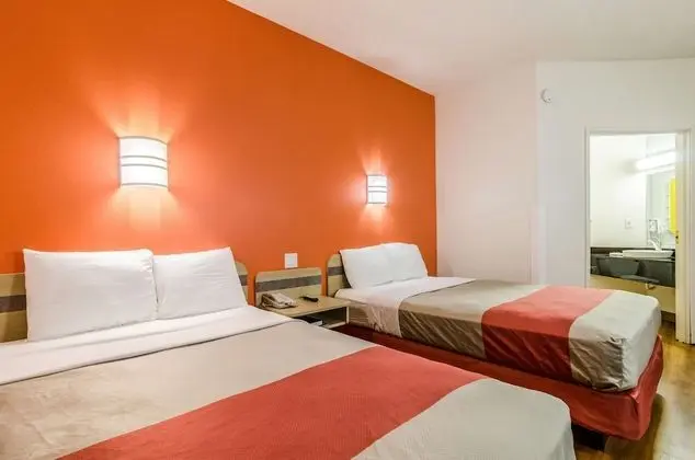 Deluxe Oda, 2 Çift Kişilik Yatak, Sigara İçilmez, Buzdolabı ve Mikrodalga