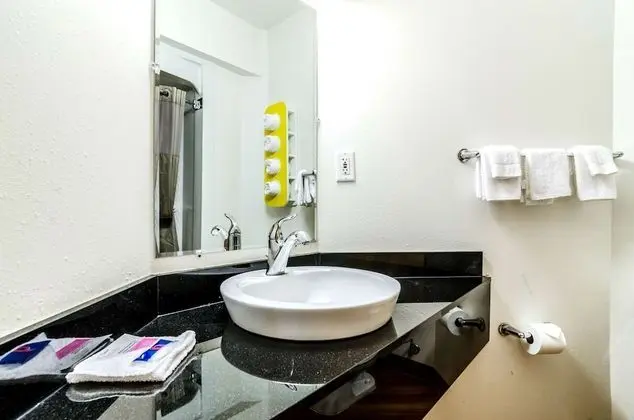 Deluxe Oda, 2 Çift Kişilik Yatak, Sigara İçilmez, Buzdolabı ve Mikrodalga
