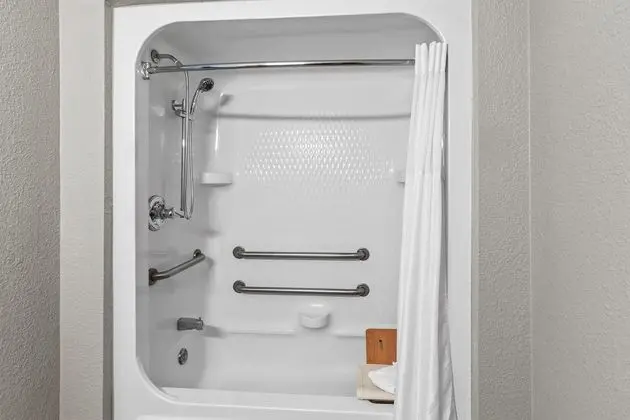 Engellilere uygun banyo
