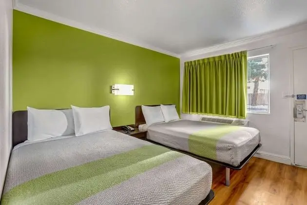 Deluxe Oda, 2 Çift Kişilik Yatak, Sigara İçilmez, Buzdolabı ve Mikrodalga