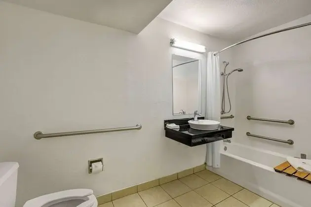 Engellilere uygun banyo