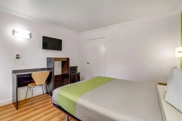 Standard Oda, 1 Büyük (Queen) Boy Yatak, Sigara İçilebilir