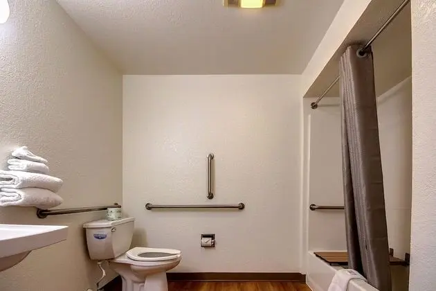 Engellilere uygun banyo
