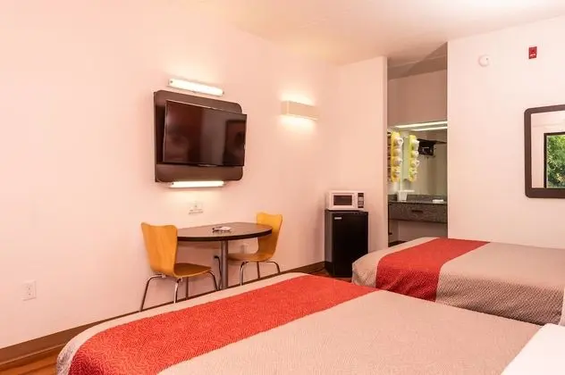 Deluxe Oda, 2 Çift Kişilik Yatak, Sigara İçilmez, Buzdolabı ve Mikrodalga