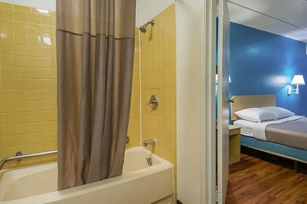 Engellilere uygun banyo