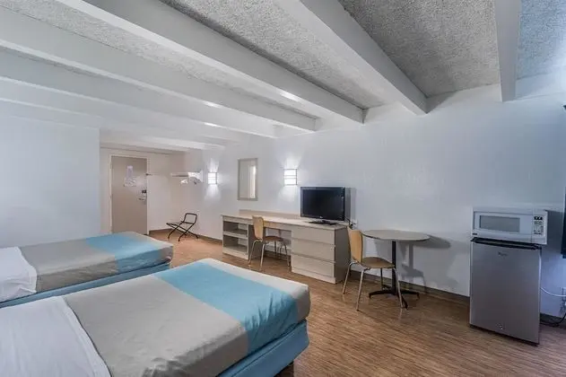 Deluxe Oda, 2 Çift Kişilik Yatak, Sigara İçilmez, Buzdolabı ve Mikrodalga
