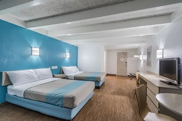 Deluxe Oda, 2 Çift Kişilik Yatak, Sigara İçilmez, Buzdolabı ve Mikrodalga