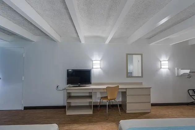 Deluxe Oda, 2 Çift Kişilik Yatak, Sigara İçilmez, Buzdolabı ve Mikrodalga