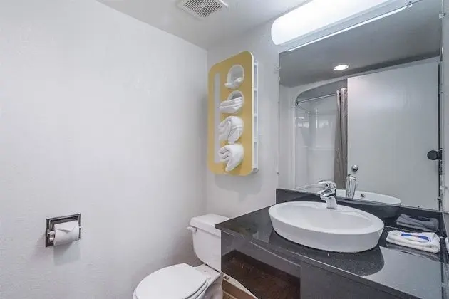 Deluxe Oda, 2 Çift Kişilik Yatak, Sigara İçilmez, Buzdolabı ve Mikrodalga