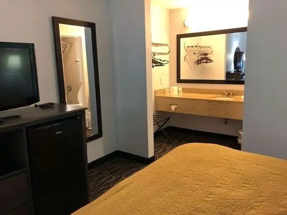 Deluxe Oda, 2 Çift Kişilik Yatak, Sigara İçilmez, Buzdolabı ve Mikrodalga