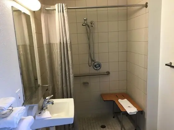 Standard Oda, 1 Büyük (Queen) Boy Yatak, Engellilere Uygun, Sigara İçilmez