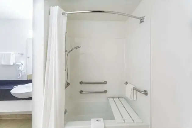 Engellilere uygun banyo