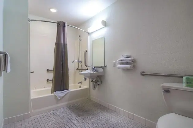 Engellilere uygun banyo