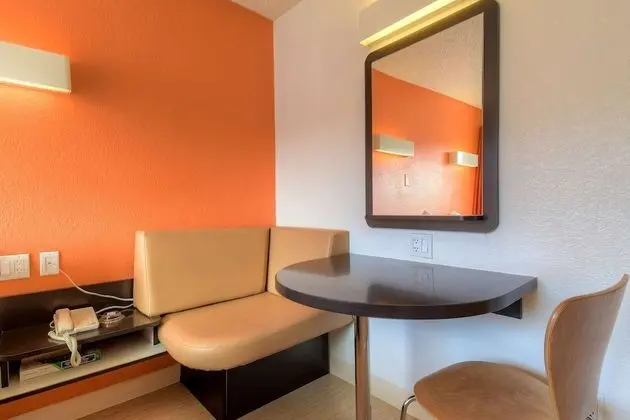 Premium Oda, 1 Büyük (Queen) Boy Yatak, Sigara İçilmez, Buzdolabı