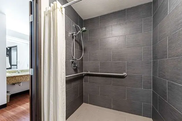 Engellilere uygun banyo