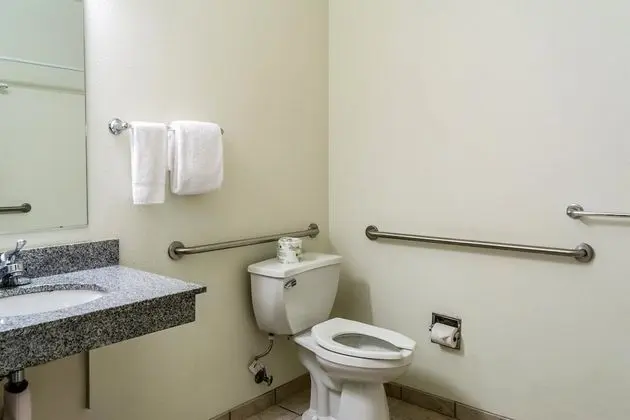 Engellilere uygun banyo