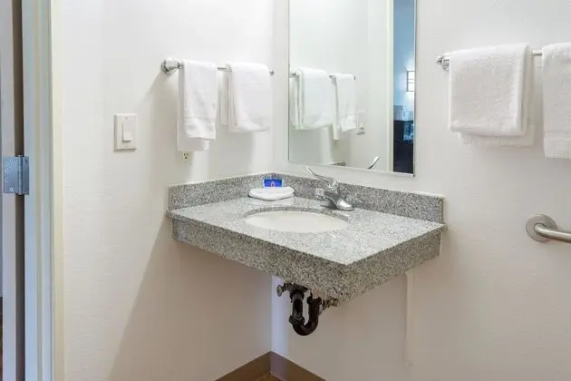 Engellilere uygun banyo