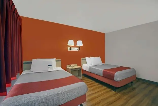 Deluxe Oda, 2 Çift Kişilik Yatak, Sigara İçilmez, Buzdolabı ve Mikrodalga