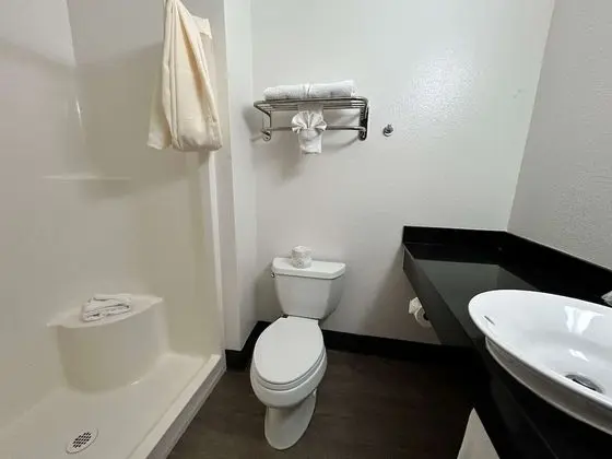 Standard Oda, 2 Büyük (Queen) Boy Yatak, Sigara İçilmez, Buzdolabı ve Mikrodalga