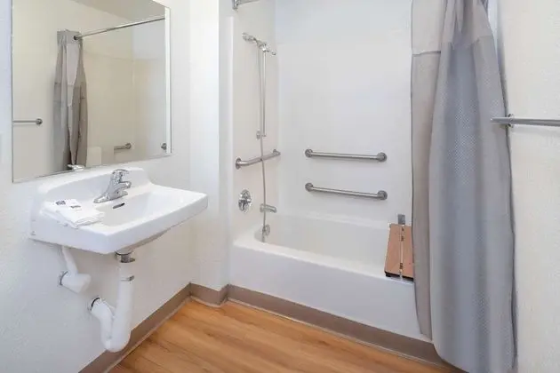 Engellilere uygun banyo
