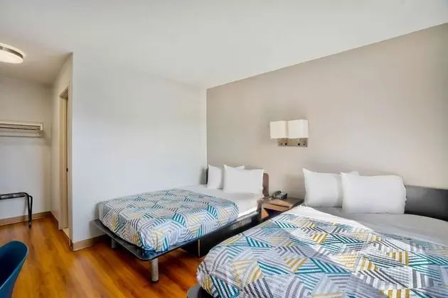 Deluxe Oda, 2 Çift Kişilik Yatak, Sigara İçilebilir, Buzdolabı ve Mikrodalga