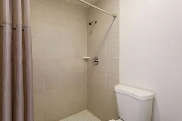Standard Oda, 2 Büyük (Queen) Boy Yatak, Sigara İçilebilir, Buzdolabı ve Mikrodalga