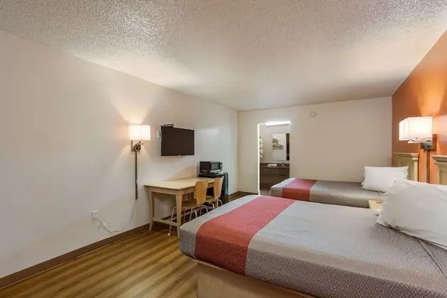 Standard Oda, 2 Büyük (Queen) Boy Yatak, Sigara İçilmez, Buzdolabı ve Mikrodalga