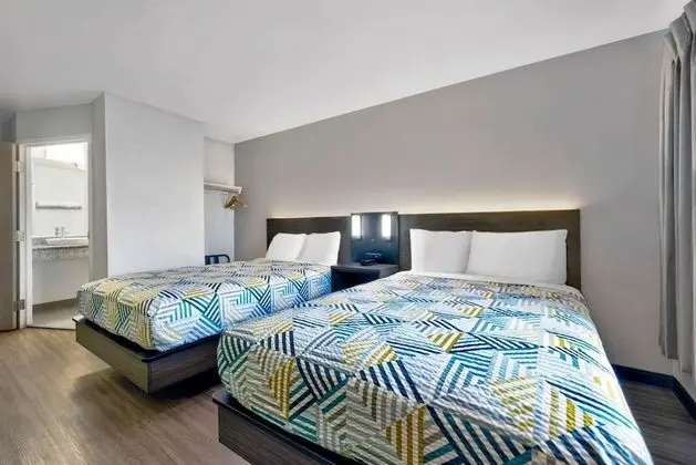 Deluxe Oda, 2 Çift Kişilik Yatak, Sigara İçilmez, Buzdolabı ve Mikrodalga